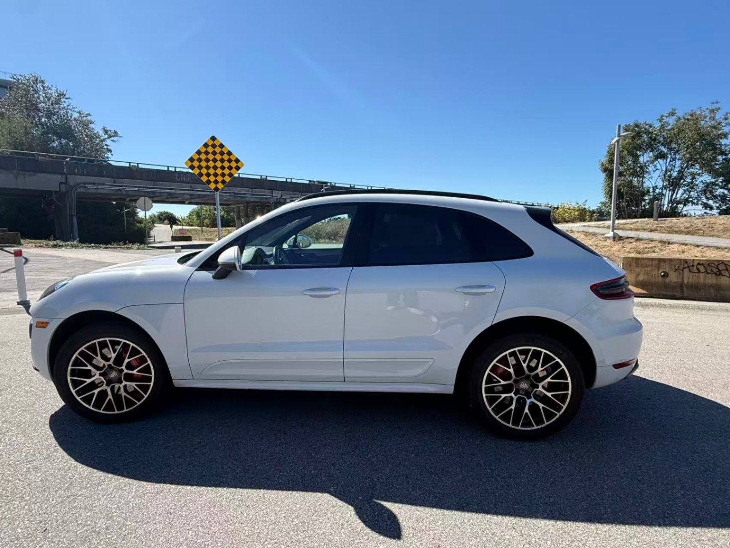 /1310782bcltd/2017-Porsche-Macan-42734706892988483.jpg