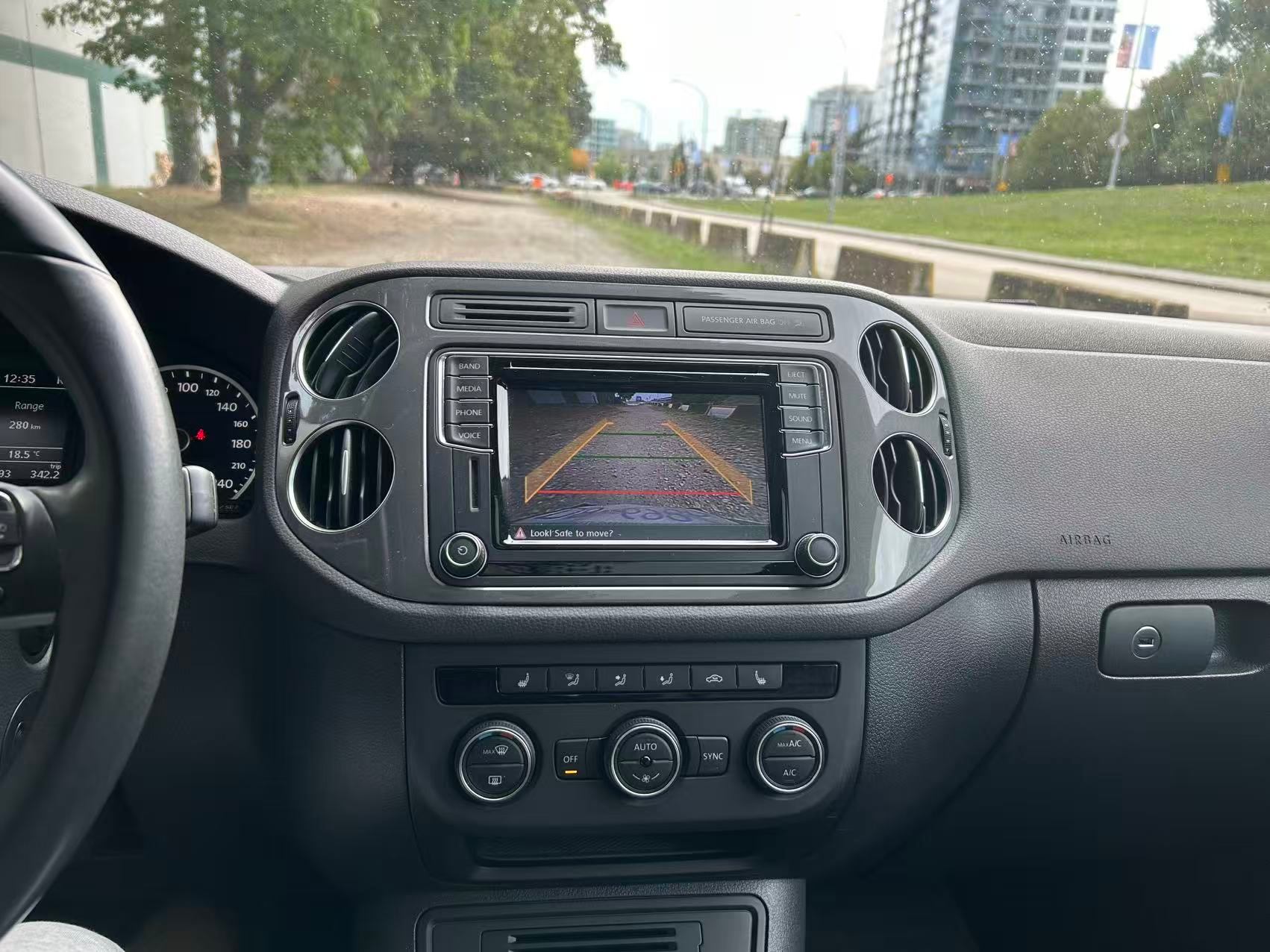 /1310782bcltd/2017-Volkswagen-Tiguan-04638363302170467.jpg