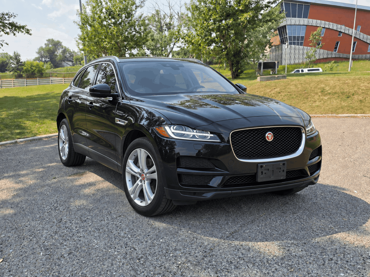 2018 Jaguar F-PACE AWD Prestige β photo 1