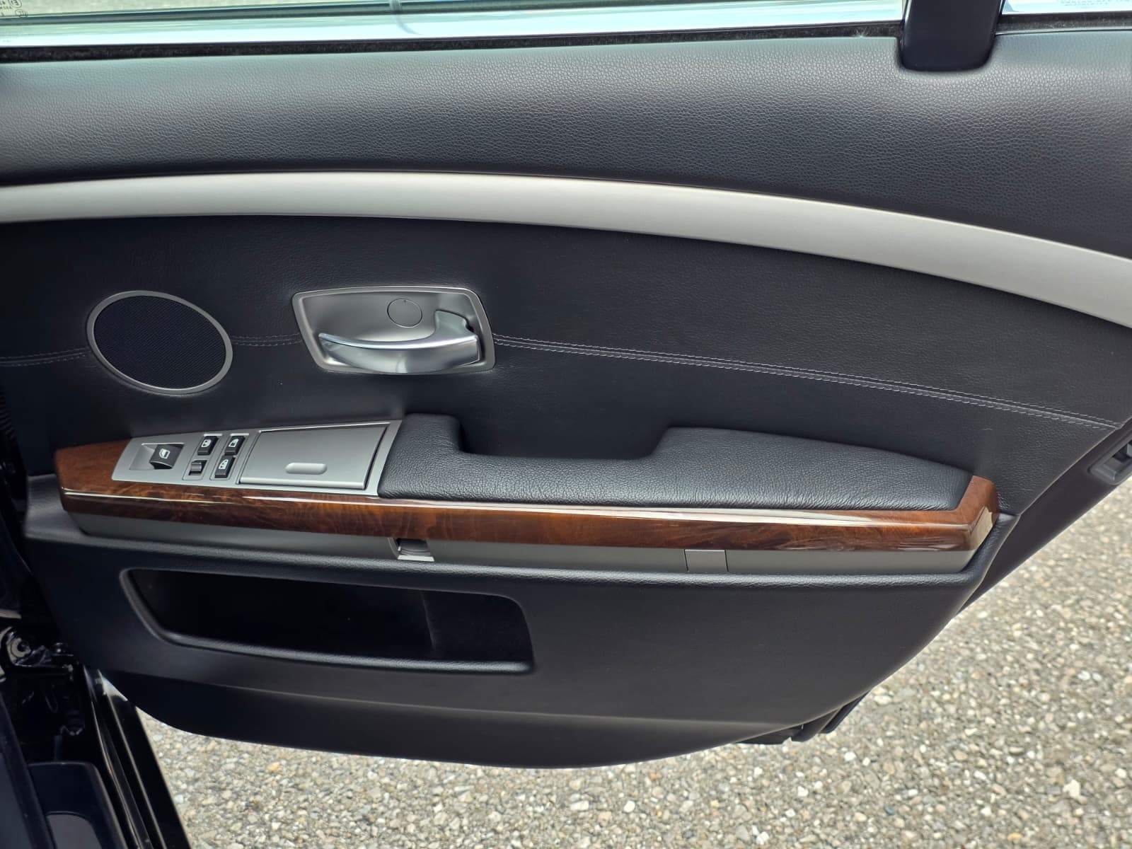 /akmautomotiveltd/2006-BMW-7-Series-25712392865346034.jpg