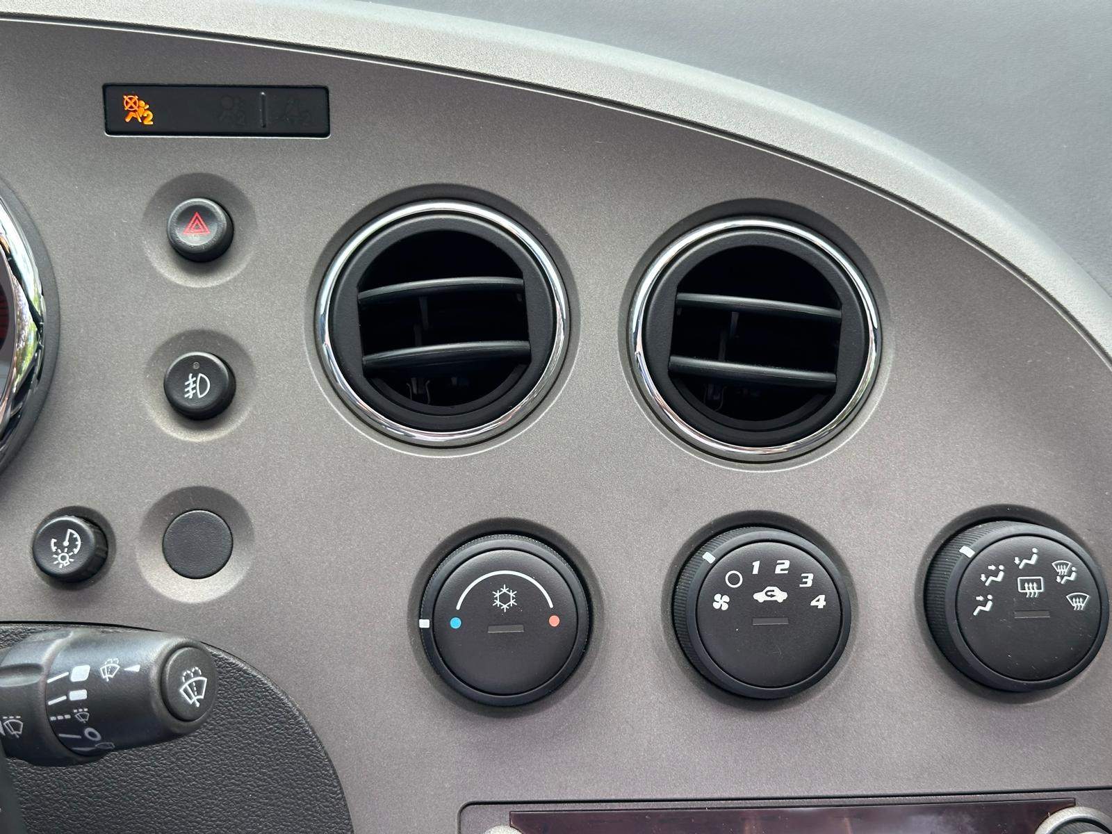 /akmautomotiveltd/2007-Pontiac-Solstice-11769229634809952.jpg