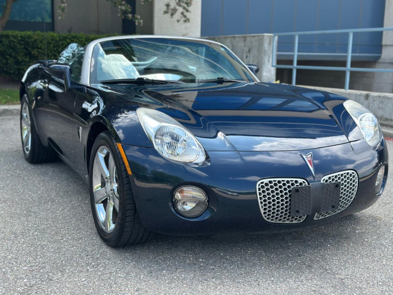 /akmautomotiveltd/2007-Pontiac-Solstice-23512974001448872.jpg