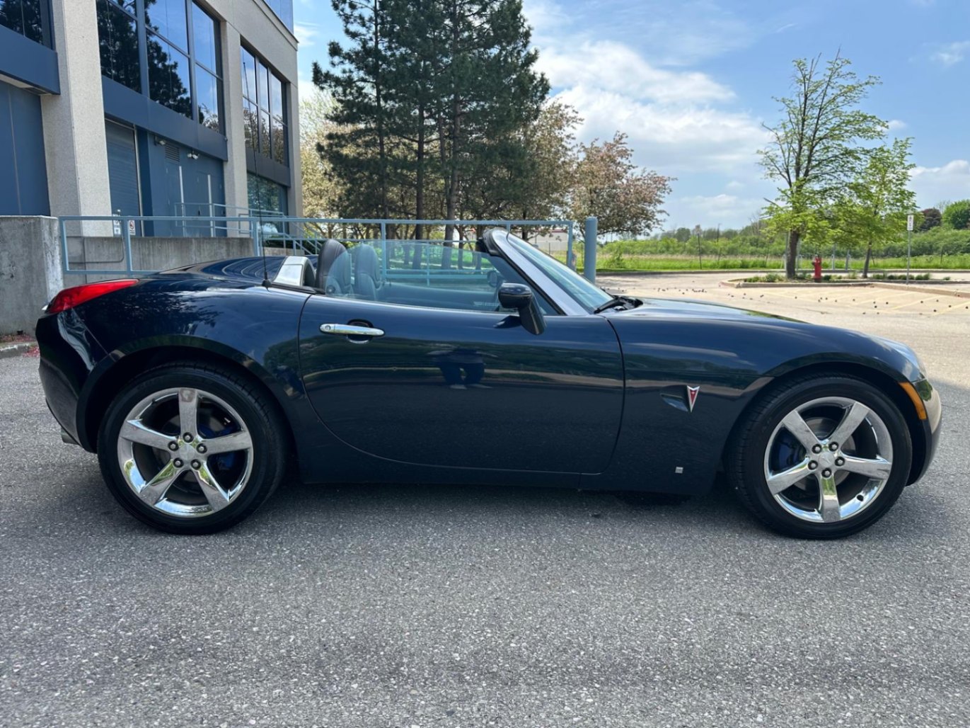 /akmautomotiveltd/2007-Pontiac-Solstice-4125477593726743.jpg