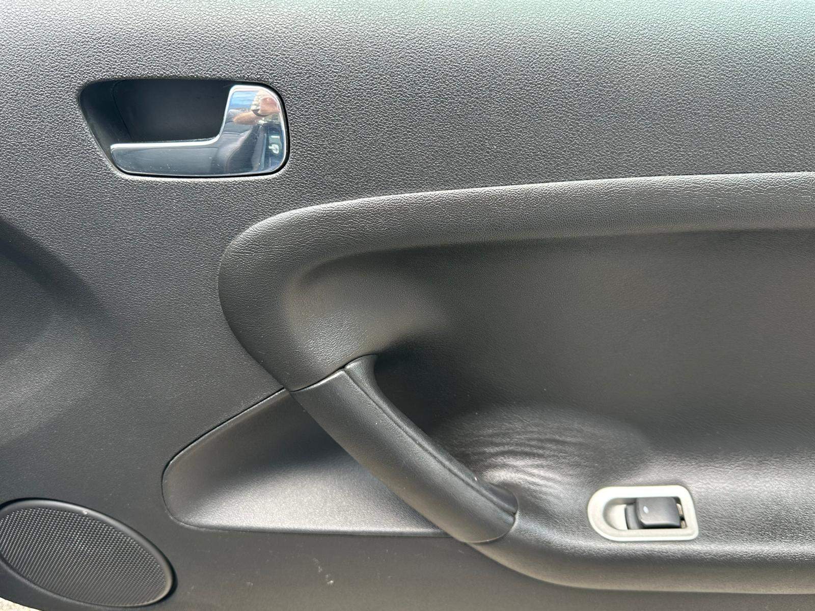 /akmautomotiveltd/2007-Pontiac-Solstice-46058984520580104.jpg