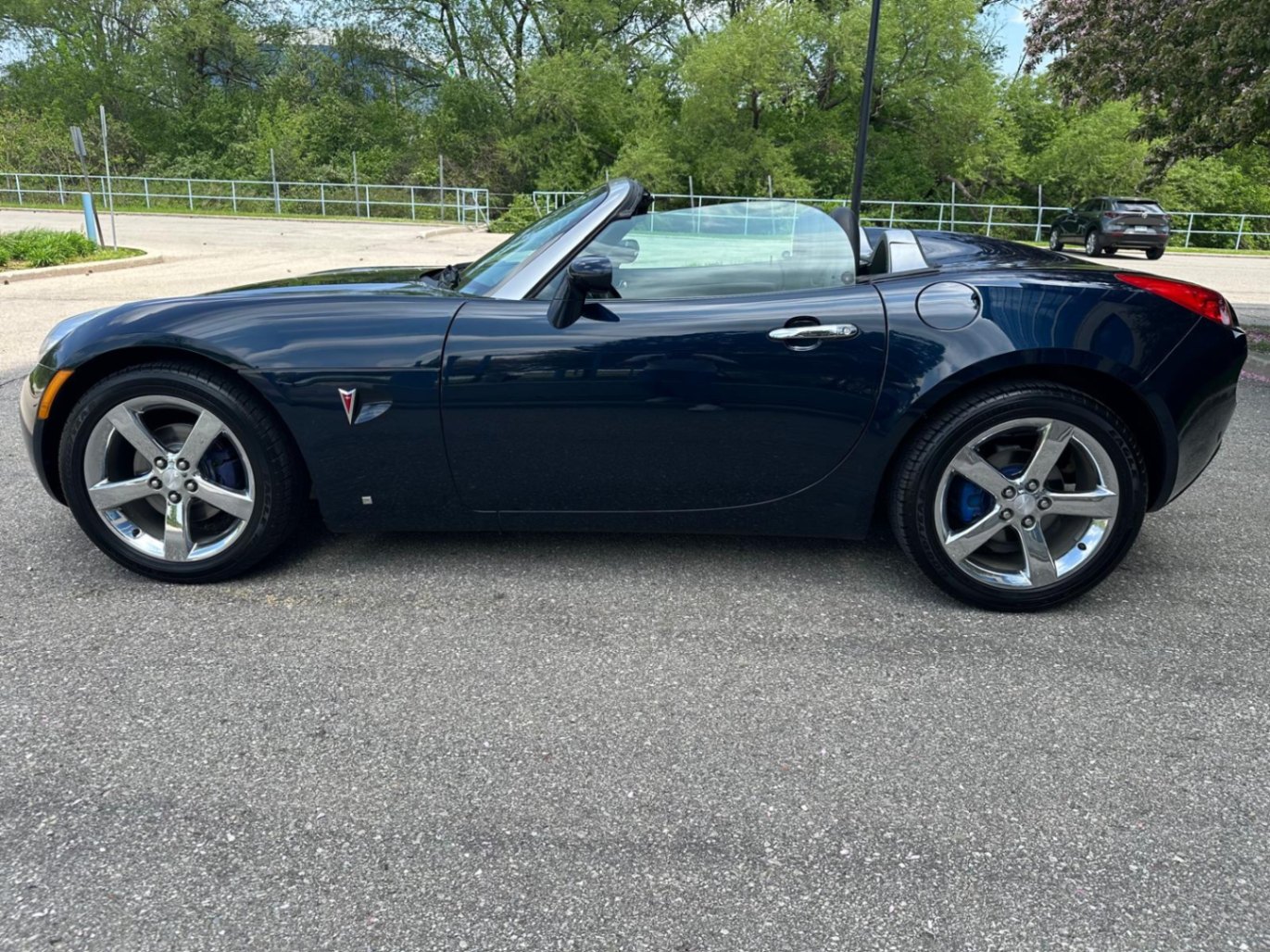 /akmautomotiveltd/2007-Pontiac-Solstice-8554189577127.jpg