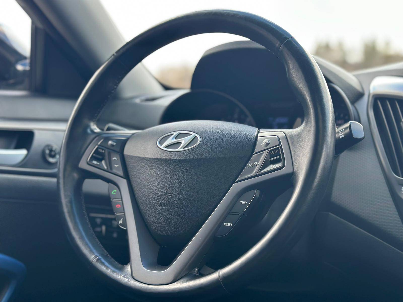 /akmautomotiveltd/2014-Hyundai-Veloster-1302713294717368.jpg