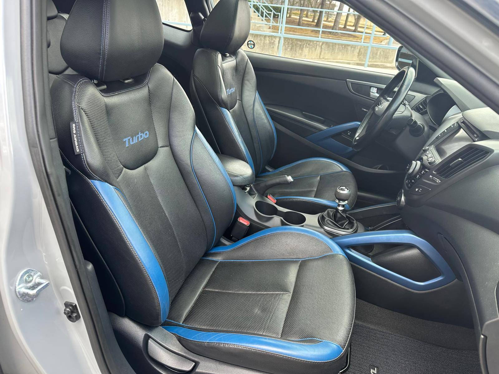 /akmautomotiveltd/2014-Hyundai-Veloster-2114013937803847.jpg
