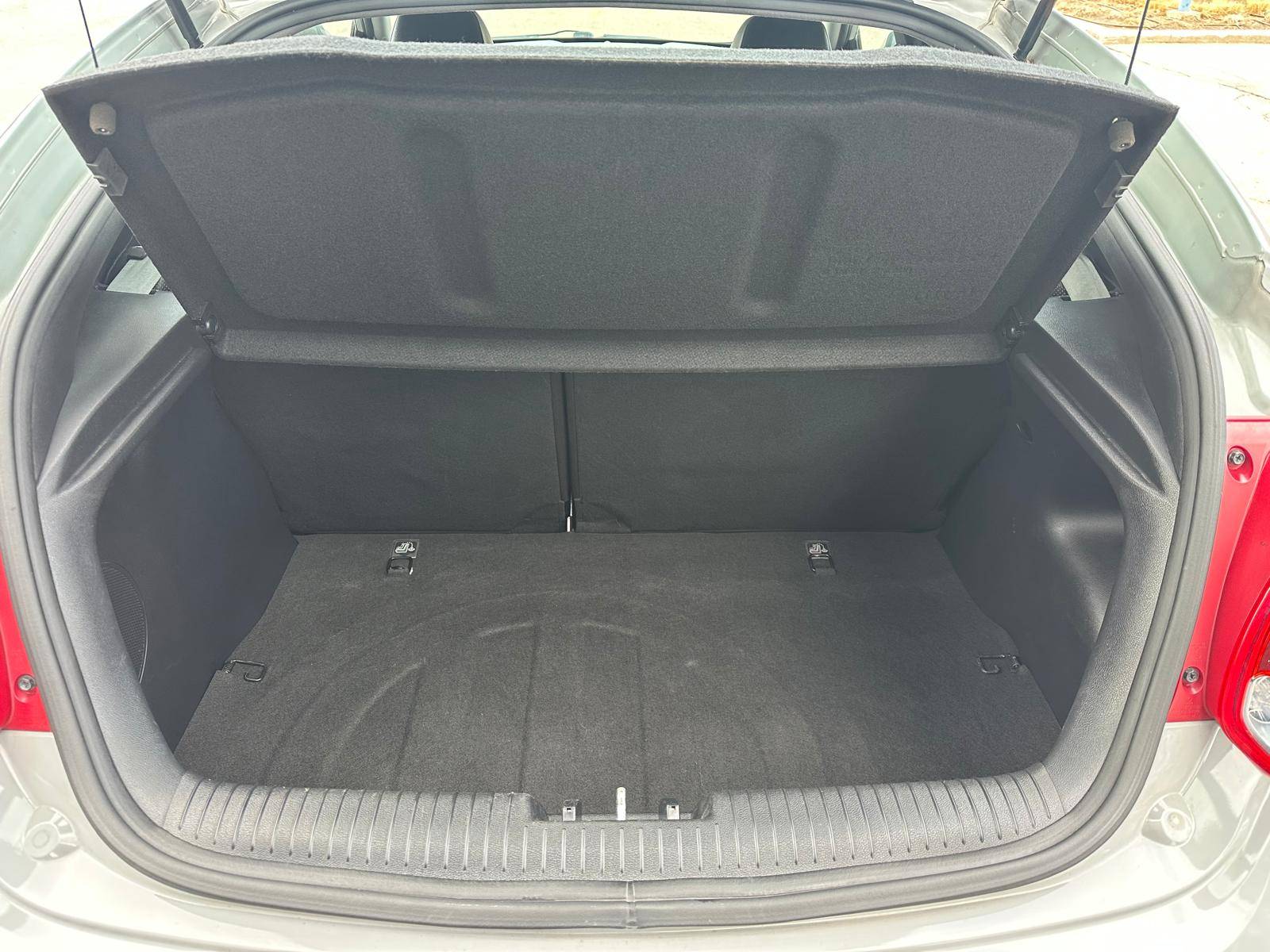 /akmautomotiveltd/2014-Hyundai-Veloster-46005252650389816.jpg