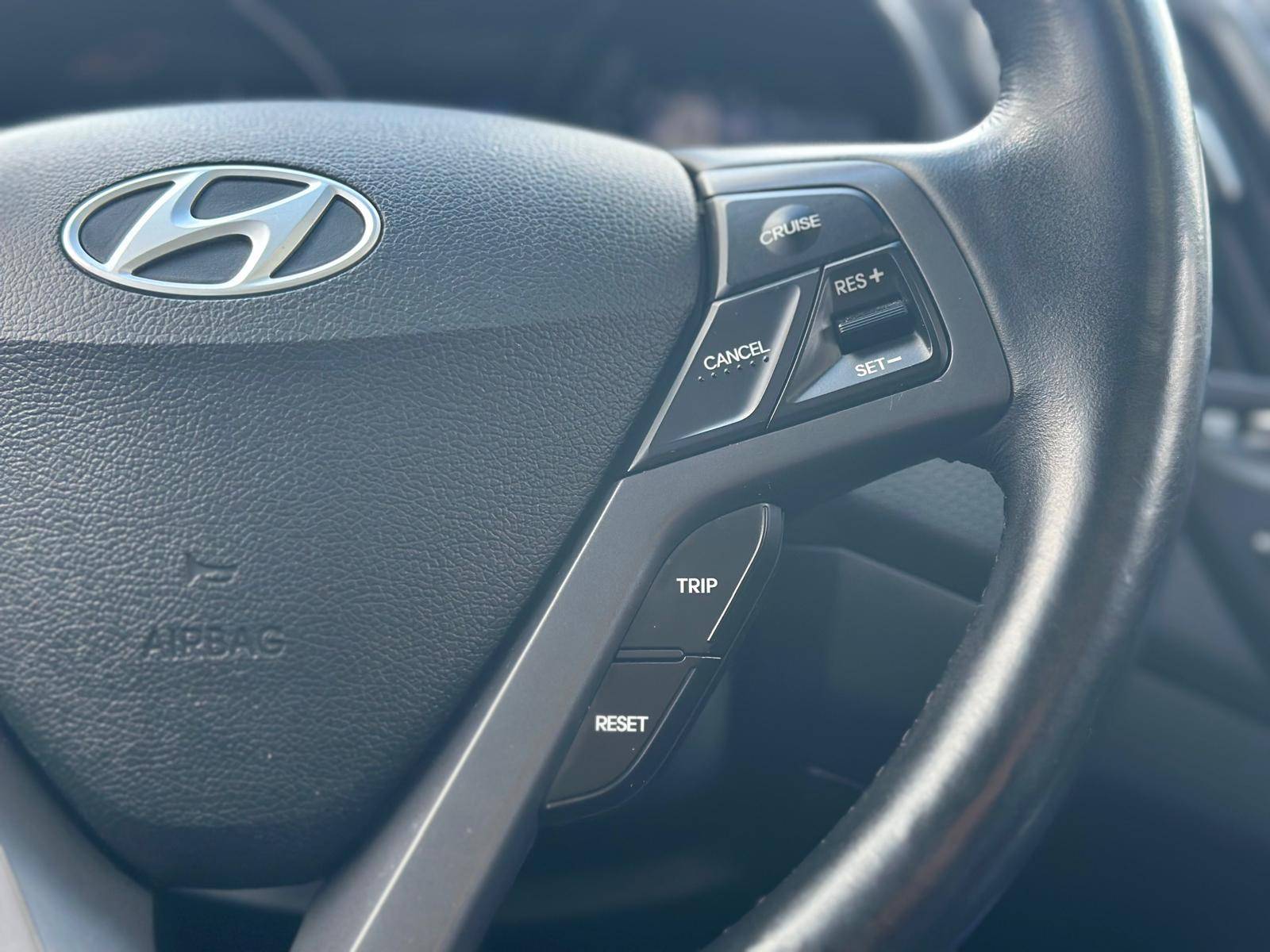 /akmautomotiveltd/2014-Hyundai-Veloster-7170353849107041.jpg