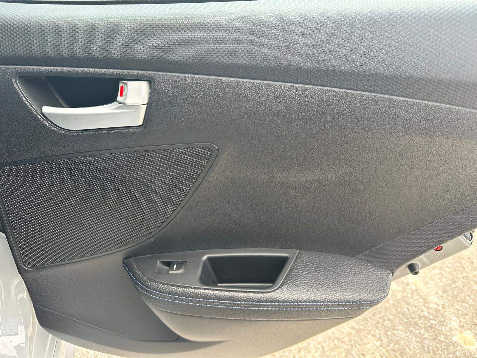 /akmautomotiveltd/2014-Hyundai-Veloster-7249806830747325.jpg