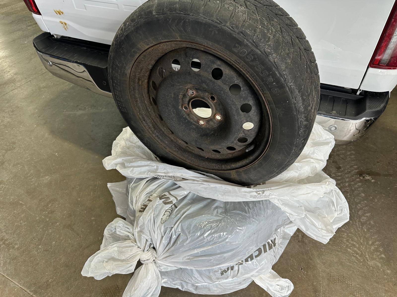 /akmautomotiveltd/2014-Hyundai-Veloster-9244974277567544.jpg