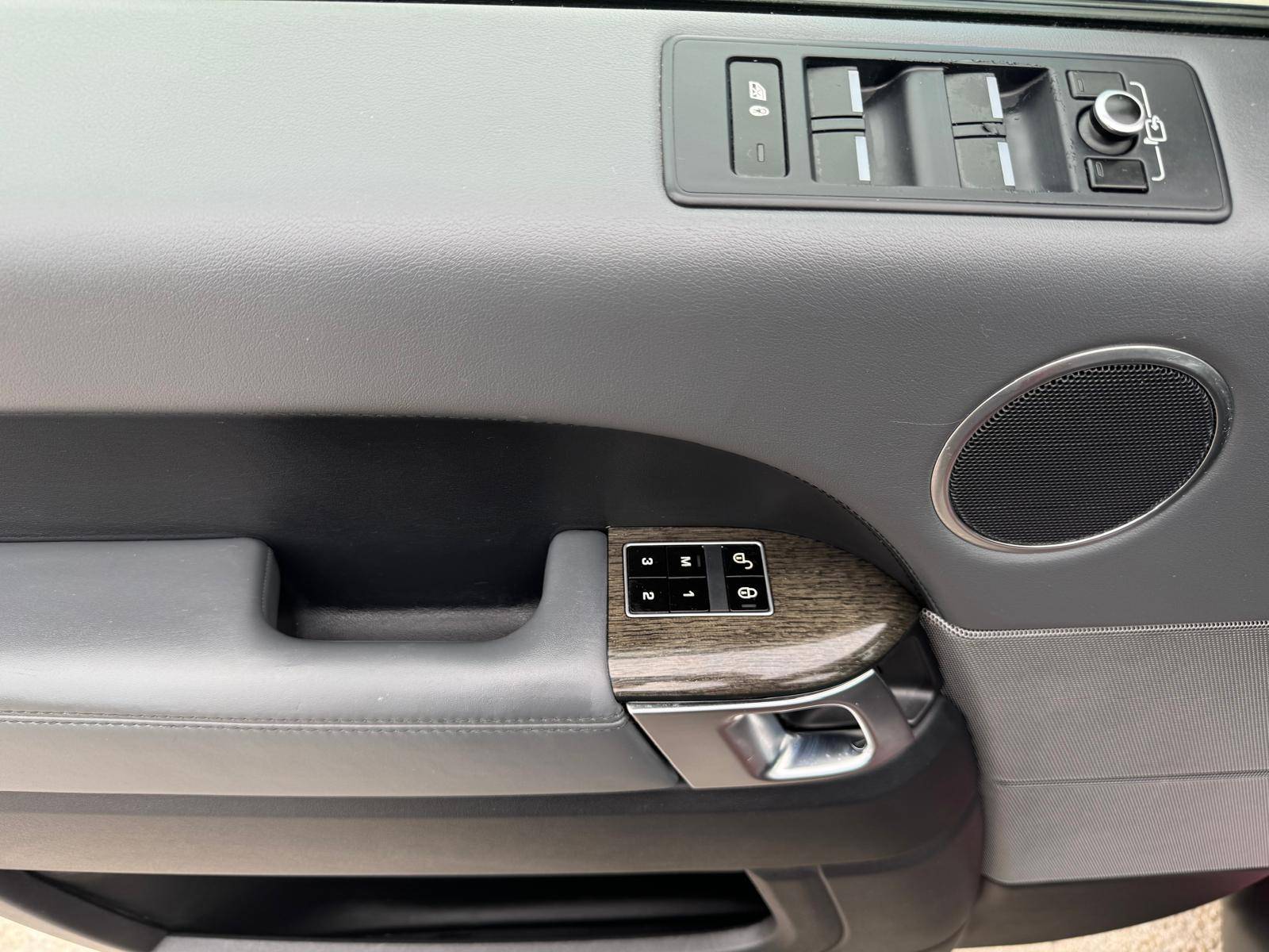 /akmautomotiveltd/2014-LandRover-RangeRover-7461482440434941.jpg