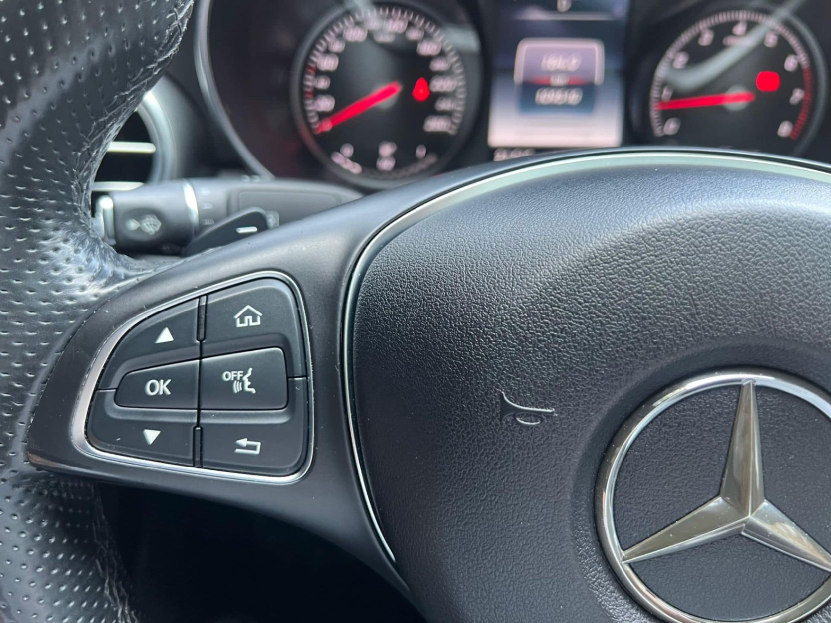 /akmautomotiveltd/2015-Mercedes-Benz-C-Class-3489440283464209.jpg