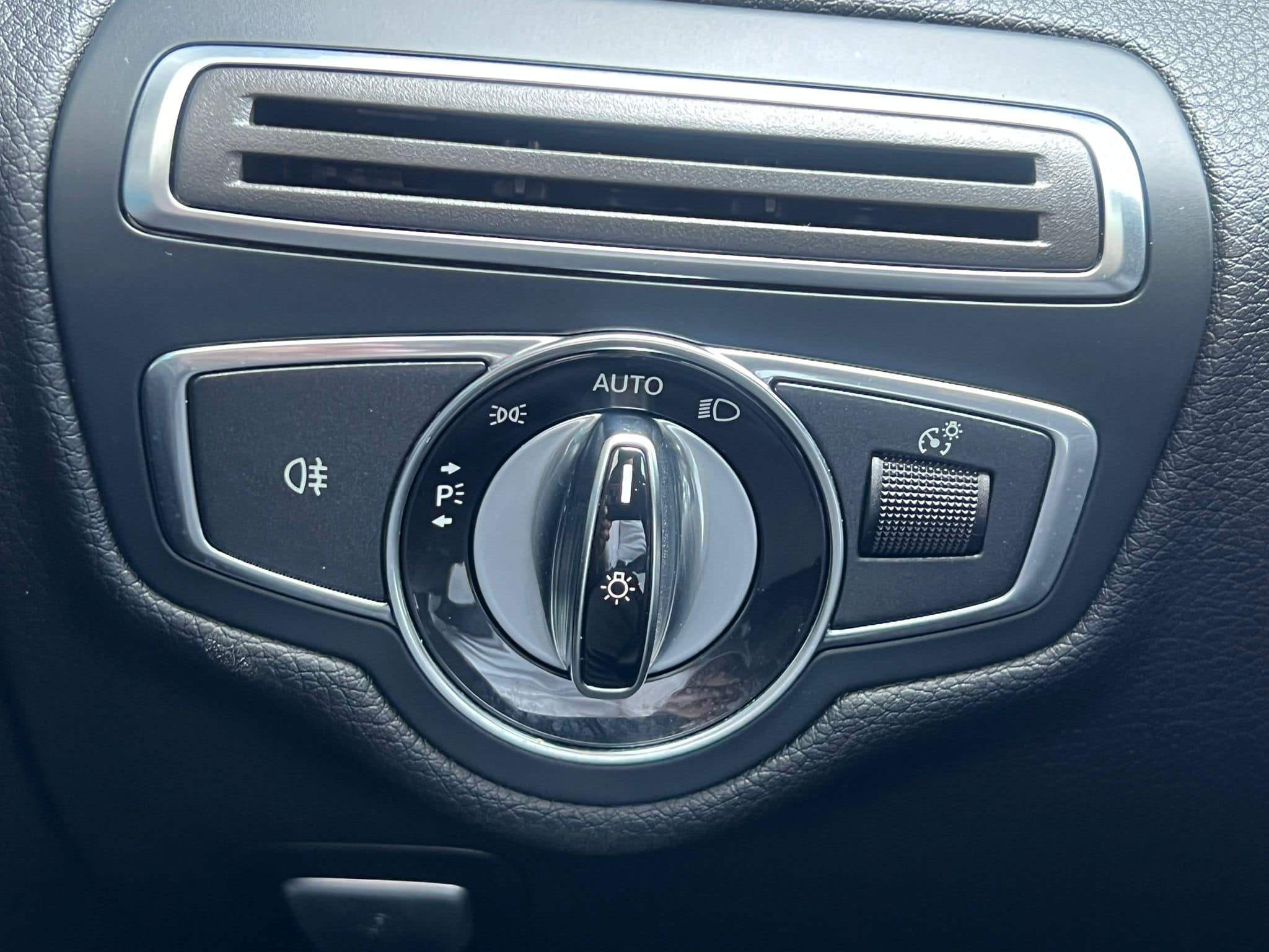 /akmautomotiveltd/2015-Mercedes-Benz-C-Class-4430034848797615.jpg