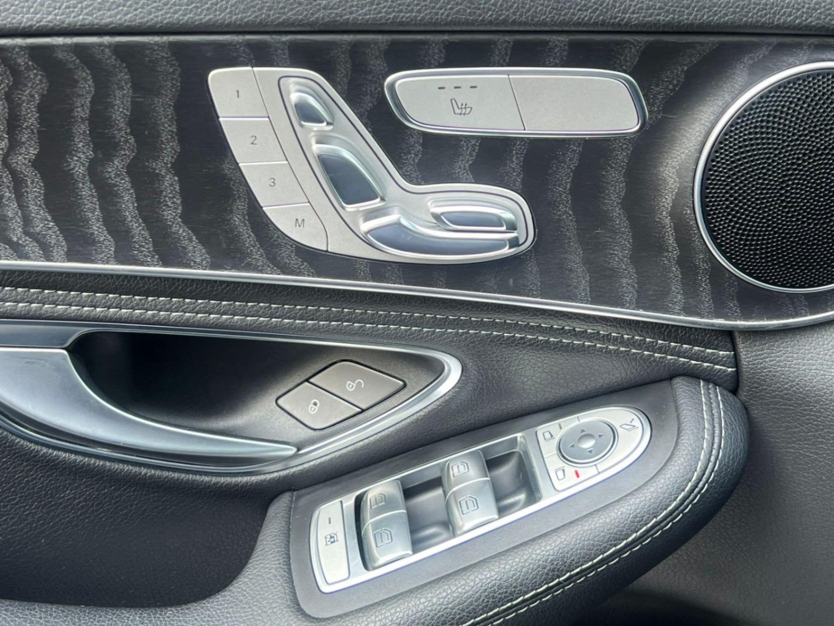 /akmautomotiveltd/2015-Mercedes-Benz-C-Class-8278199130583188.jpg
