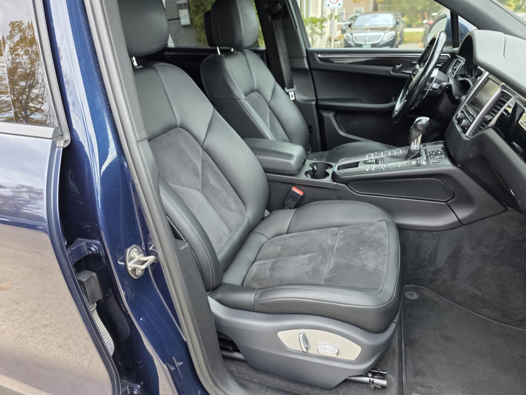 /akmautomotiveltd/2015-Porsche-Macan-060371890063791955.jpg