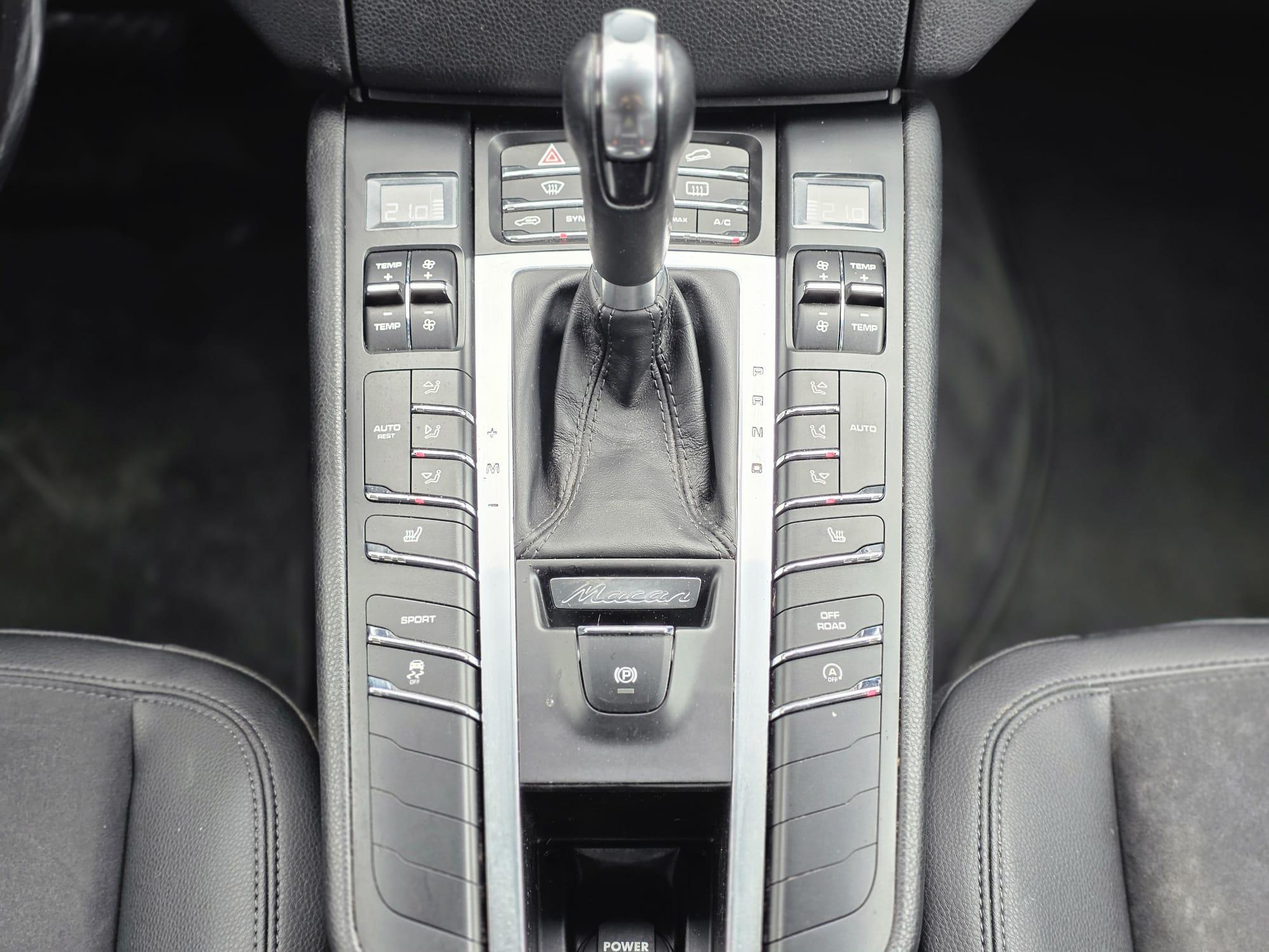 /akmautomotiveltd/2015-Porsche-Macan-09447292109752348.jpg
