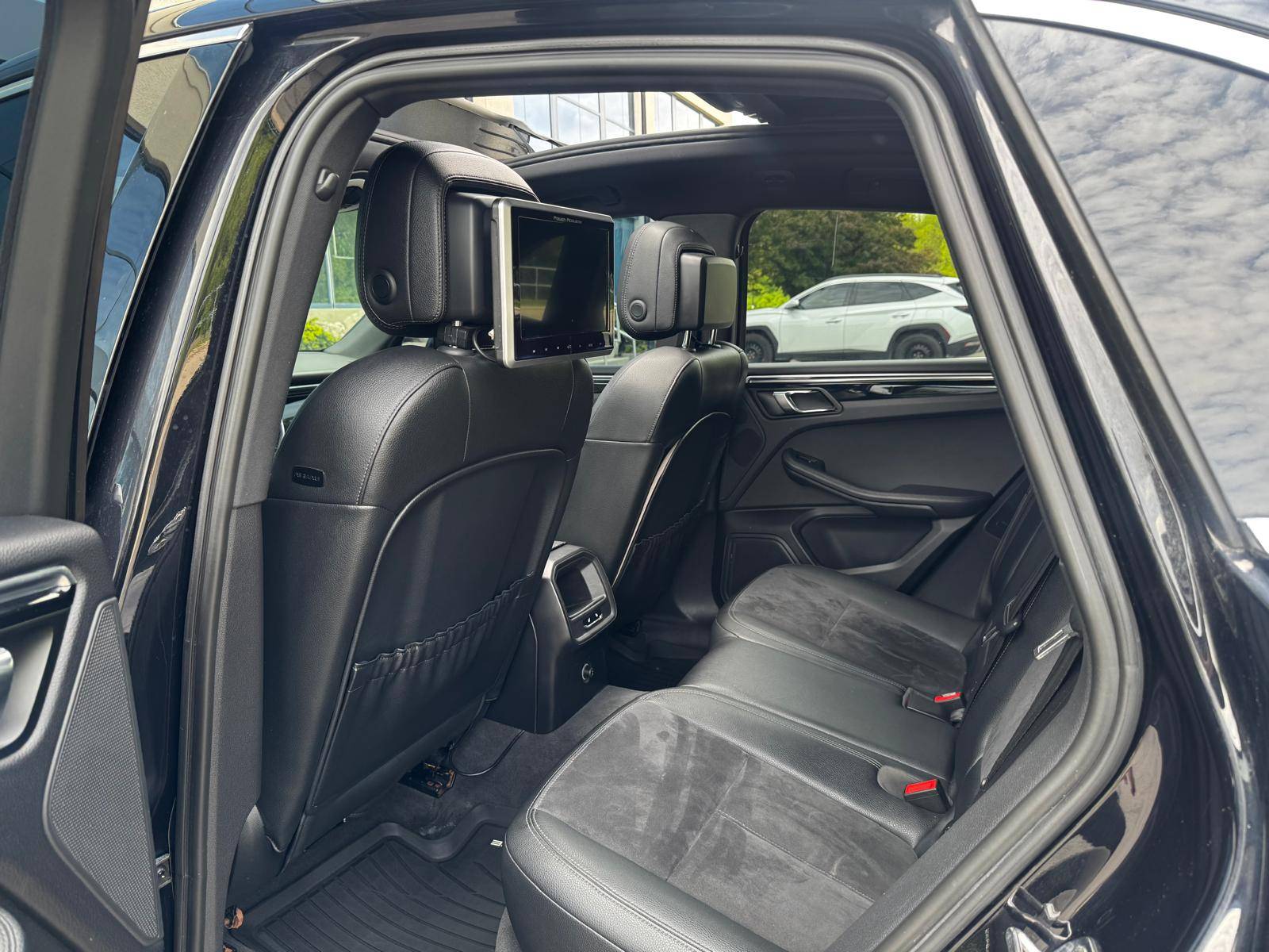 /akmautomotiveltd/2015-Porsche-Macan-18150415134806597.jpg