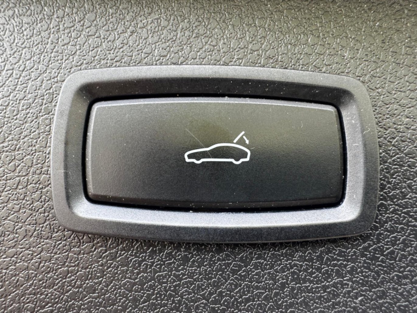 /akmautomotiveltd/2015-Porsche-Macan-6482418665907459.jpg