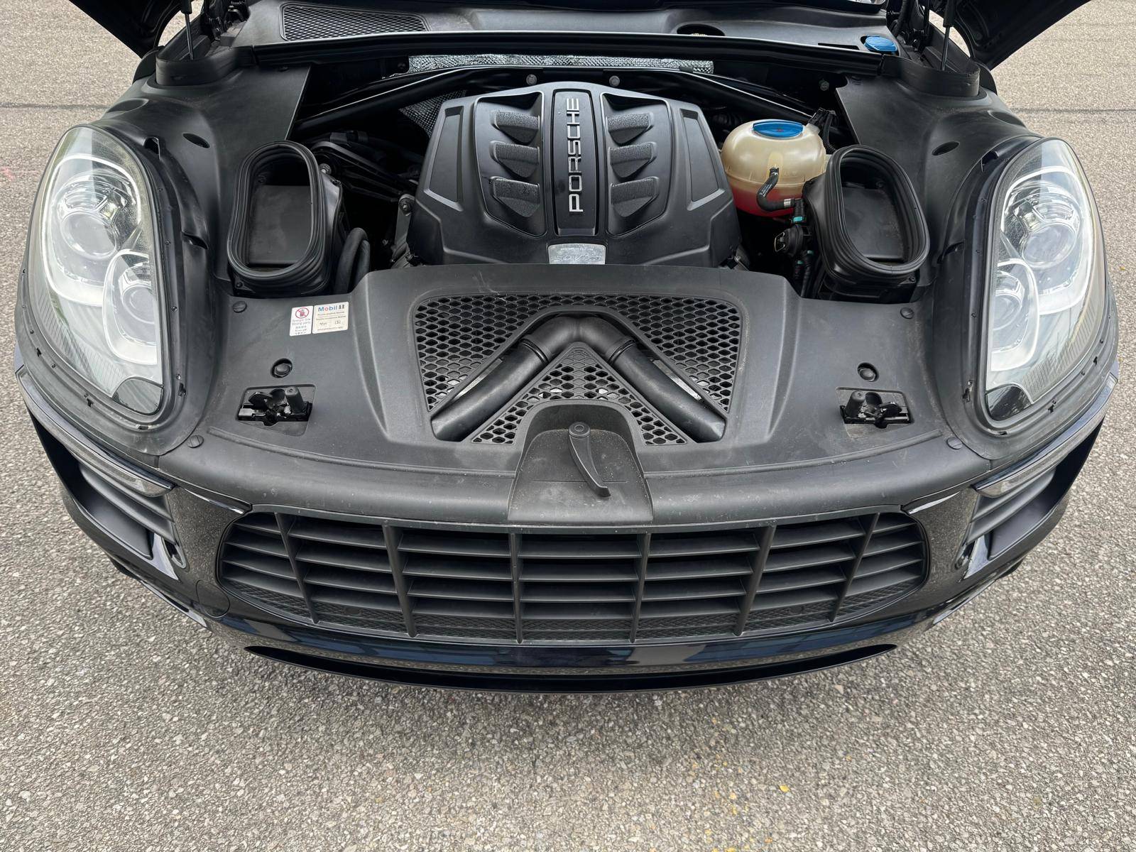 /akmautomotiveltd/2015-Porsche-Macan-7019647001121212.jpg