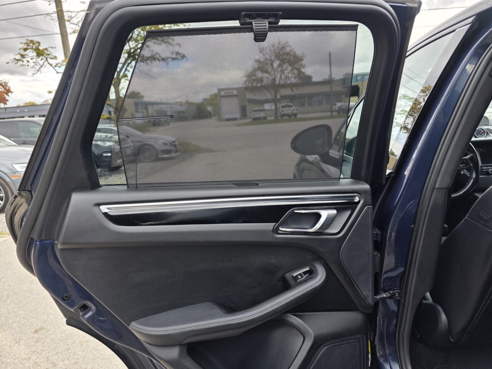 /akmautomotiveltd/2015-Porsche-Macan-8456110939552981.jpg