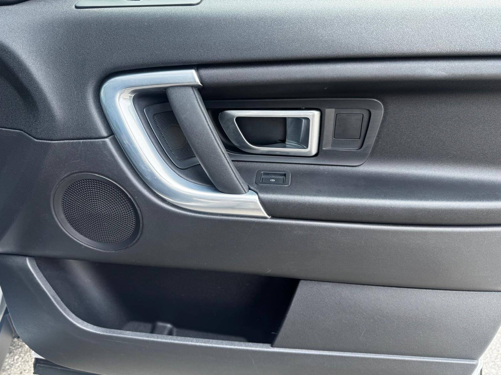 /akmautomotiveltd/2016-LandRover-DiscoverySport-5977047971860034.jpg