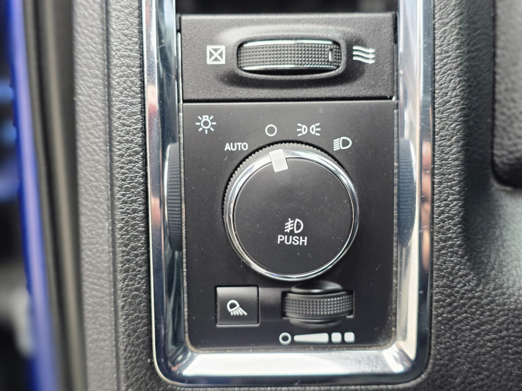 /akmautomotiveltd/2016-Ram-1500-9834834834038579.jpg