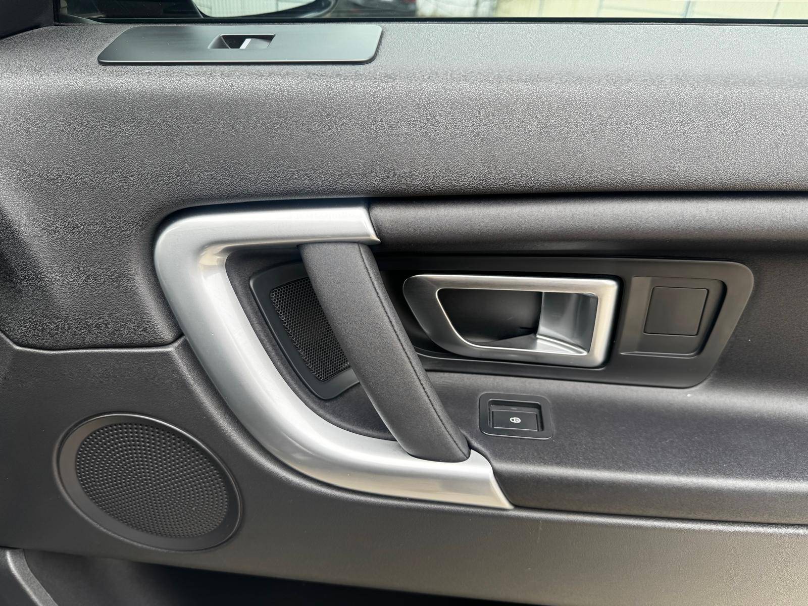 /akmautomotiveltd/2017-LandRover-DiscoverySport-3594349855256693.jpg