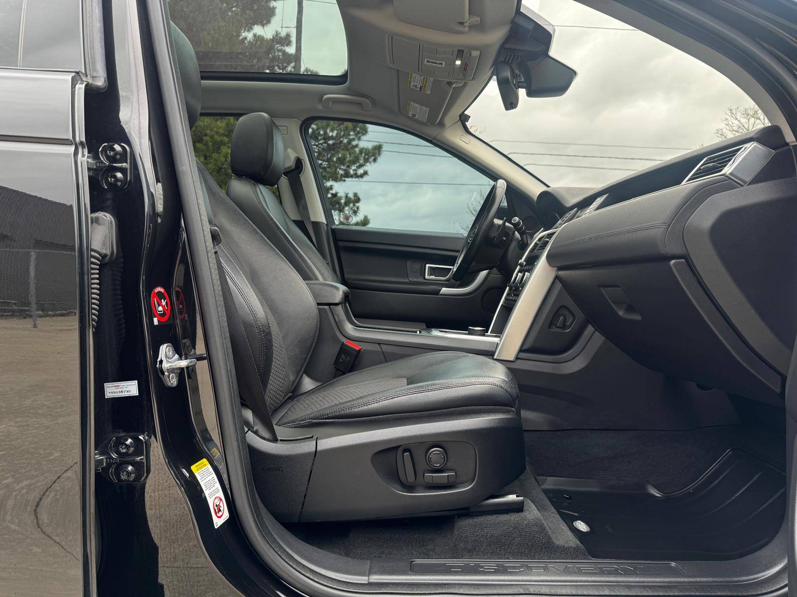/akmautomotiveltd/2017-LandRover-DiscoverySport-48248263423567694.jpg