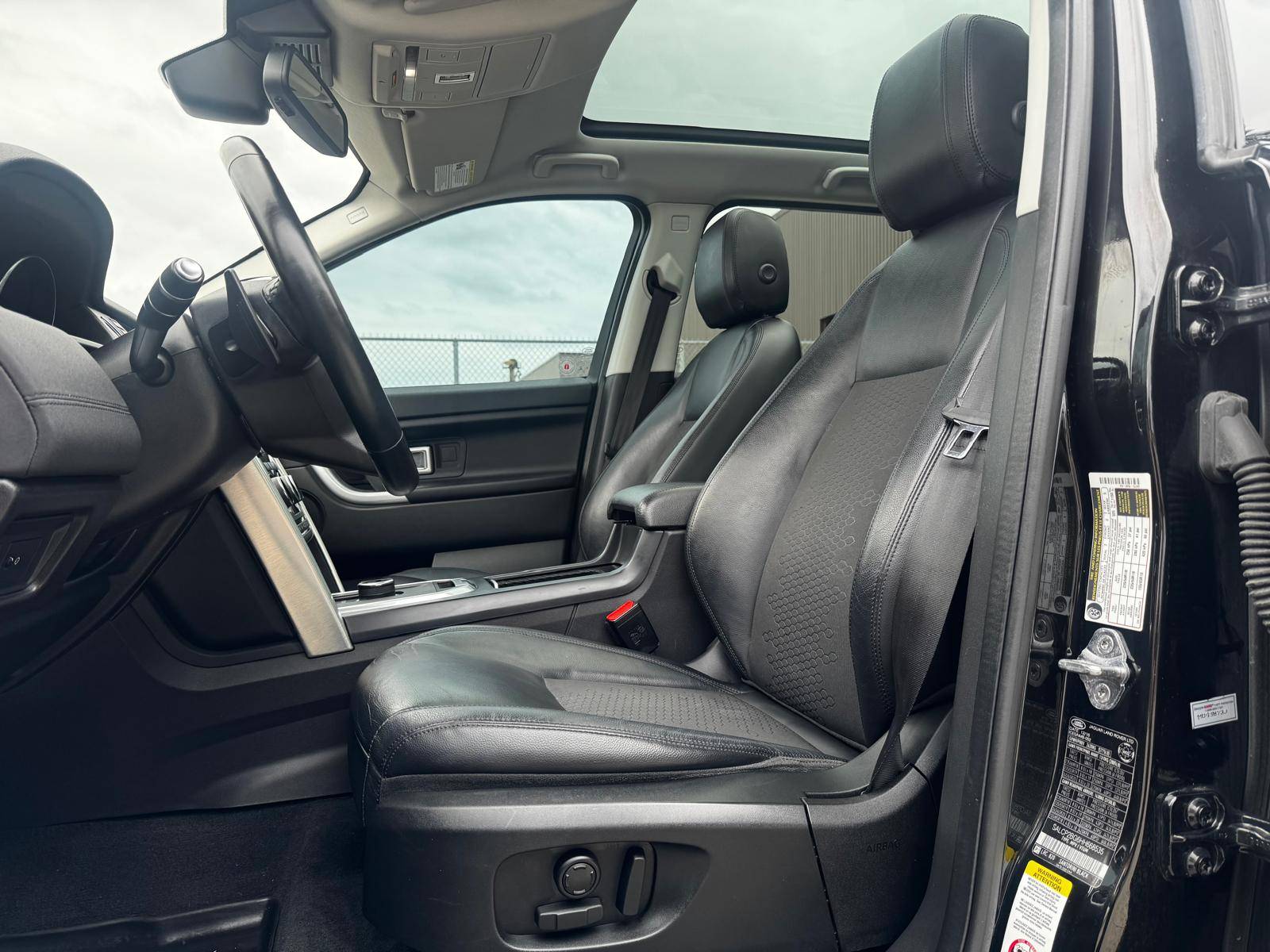 /akmautomotiveltd/2017-LandRover-DiscoverySport-6291422911523579.jpg