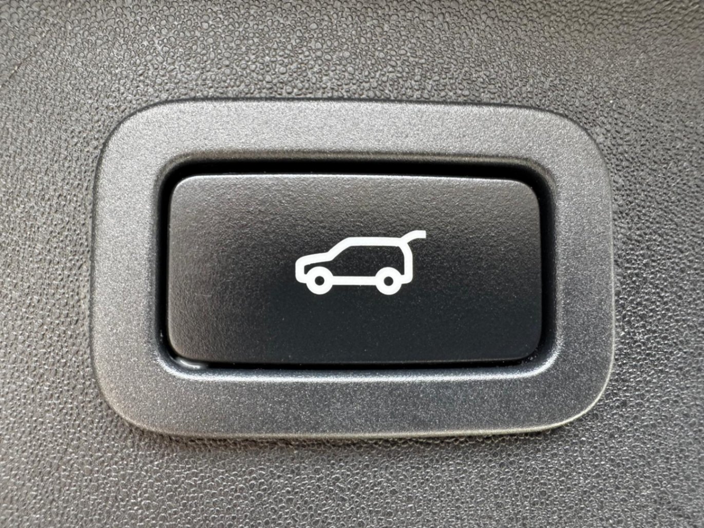 /akmautomotiveltd/2017-LandRover-DiscoverySport-8778668289622118.jpg