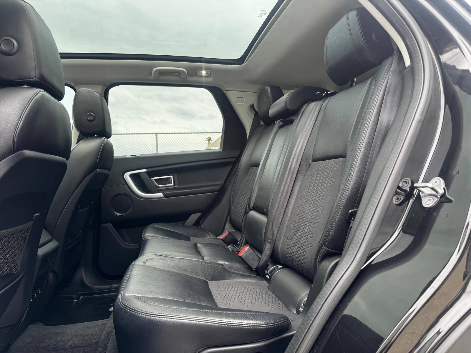 /akmautomotiveltd/2017-LandRover-DiscoverySport-8939436811089525.jpg