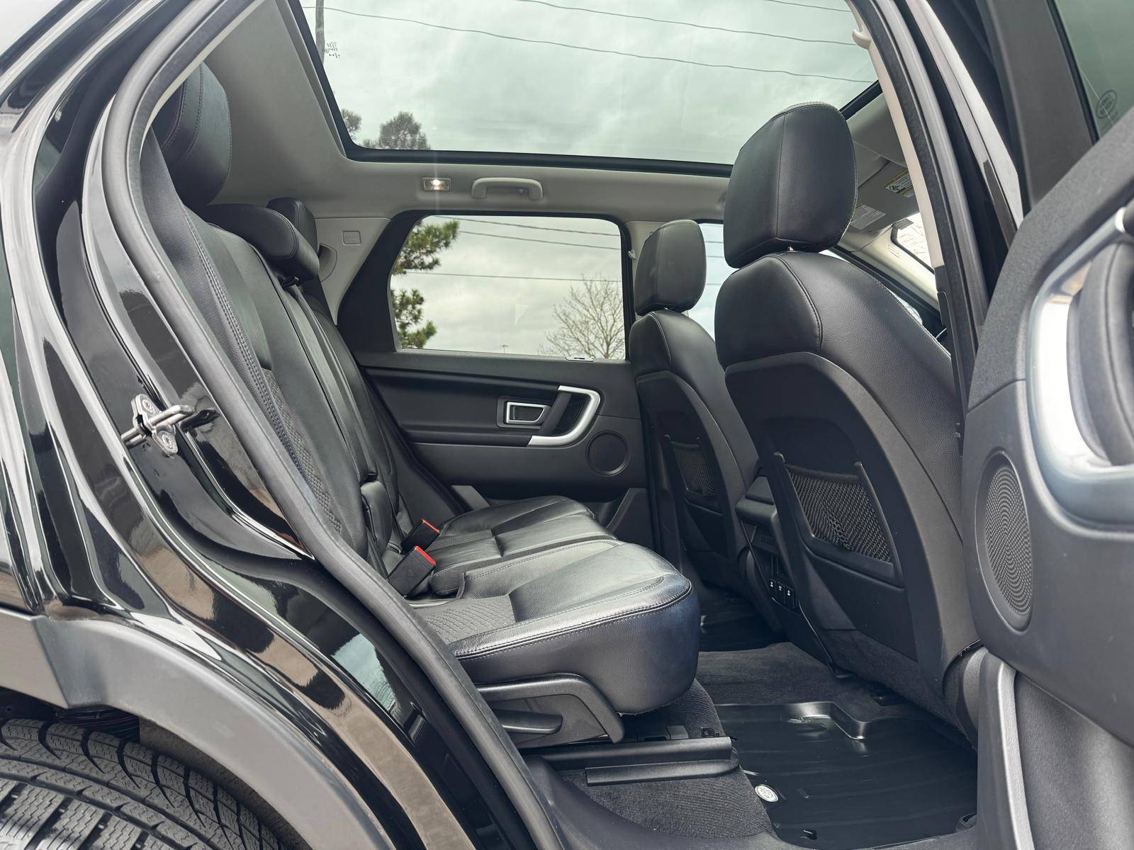 /akmautomotiveltd/2017-LandRover-DiscoverySport-894955878685205.jpg