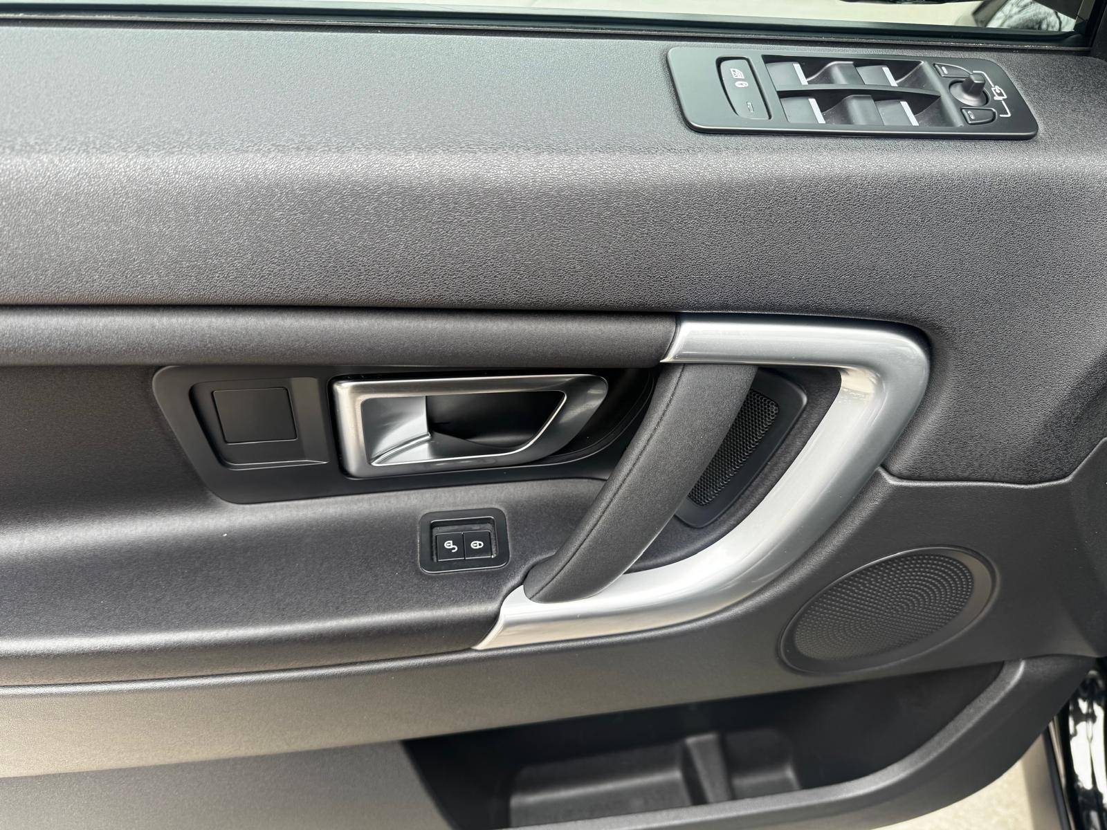 /akmautomotiveltd/2017-LandRover-DiscoverySport-927725329058833.jpg