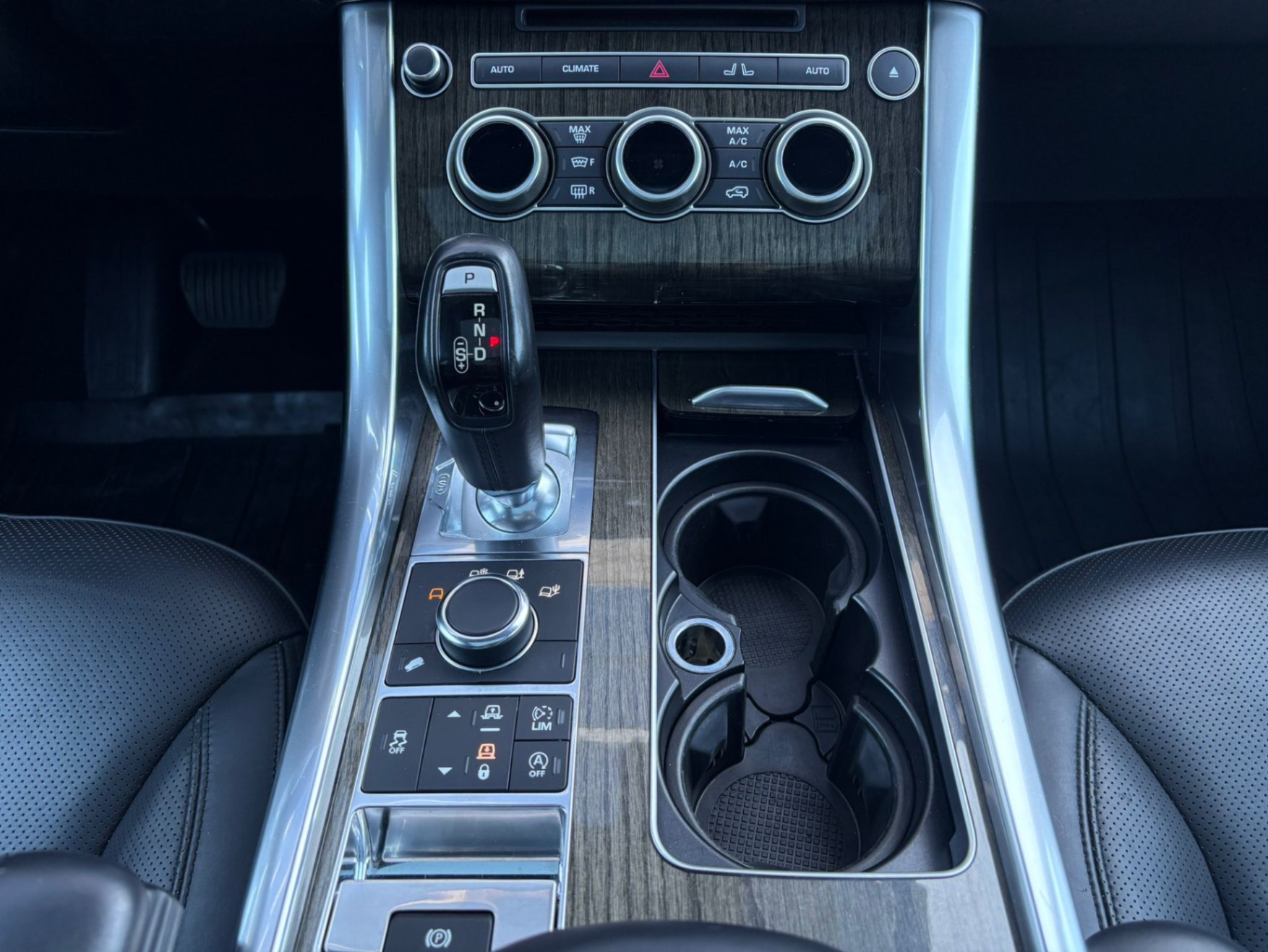 /akmautomotiveltd/2017-LandRover-RangeRover-15043507943131584.jpg