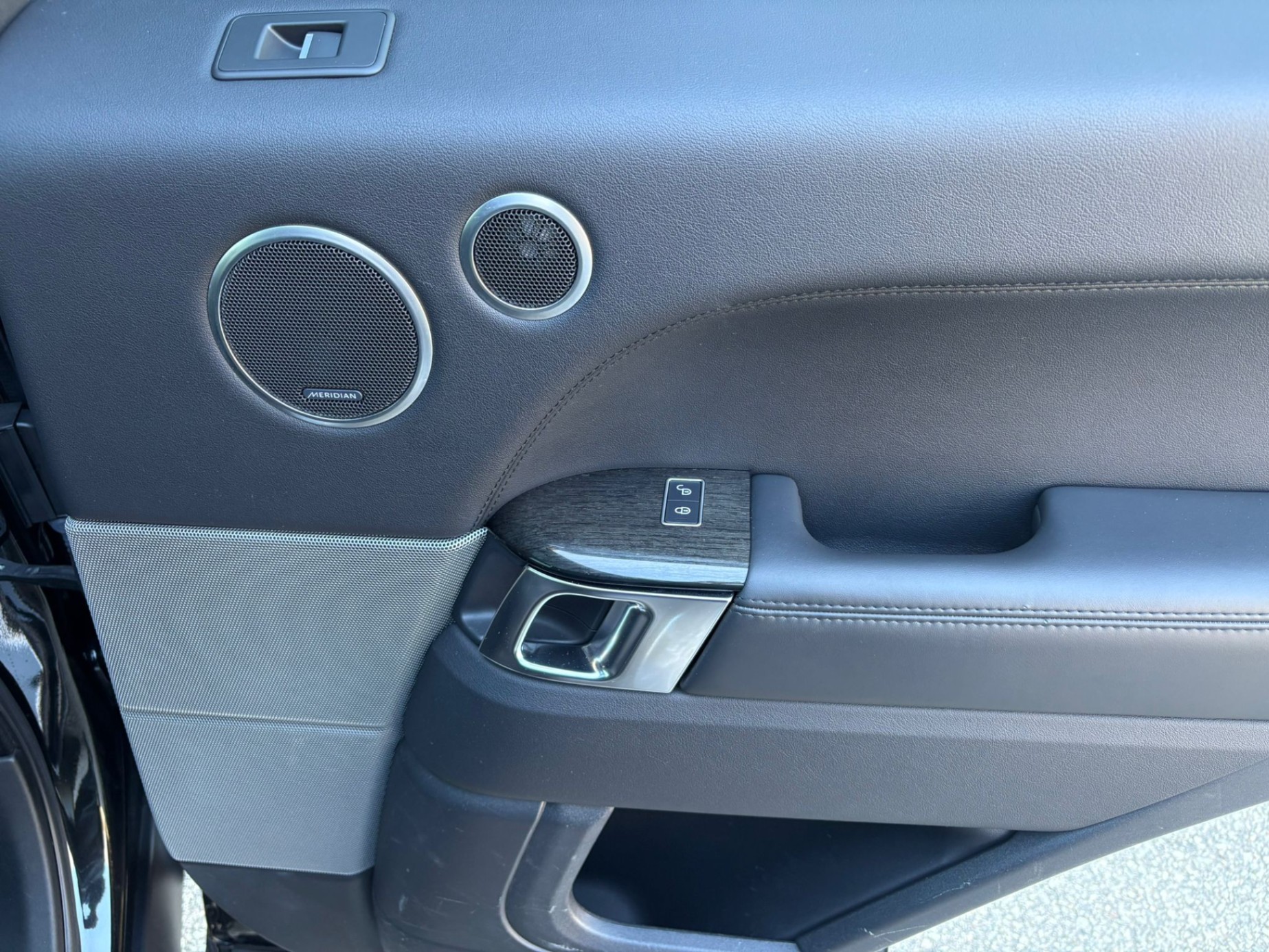 /akmautomotiveltd/2017-LandRover-RangeRover-8806268650332258.jpg