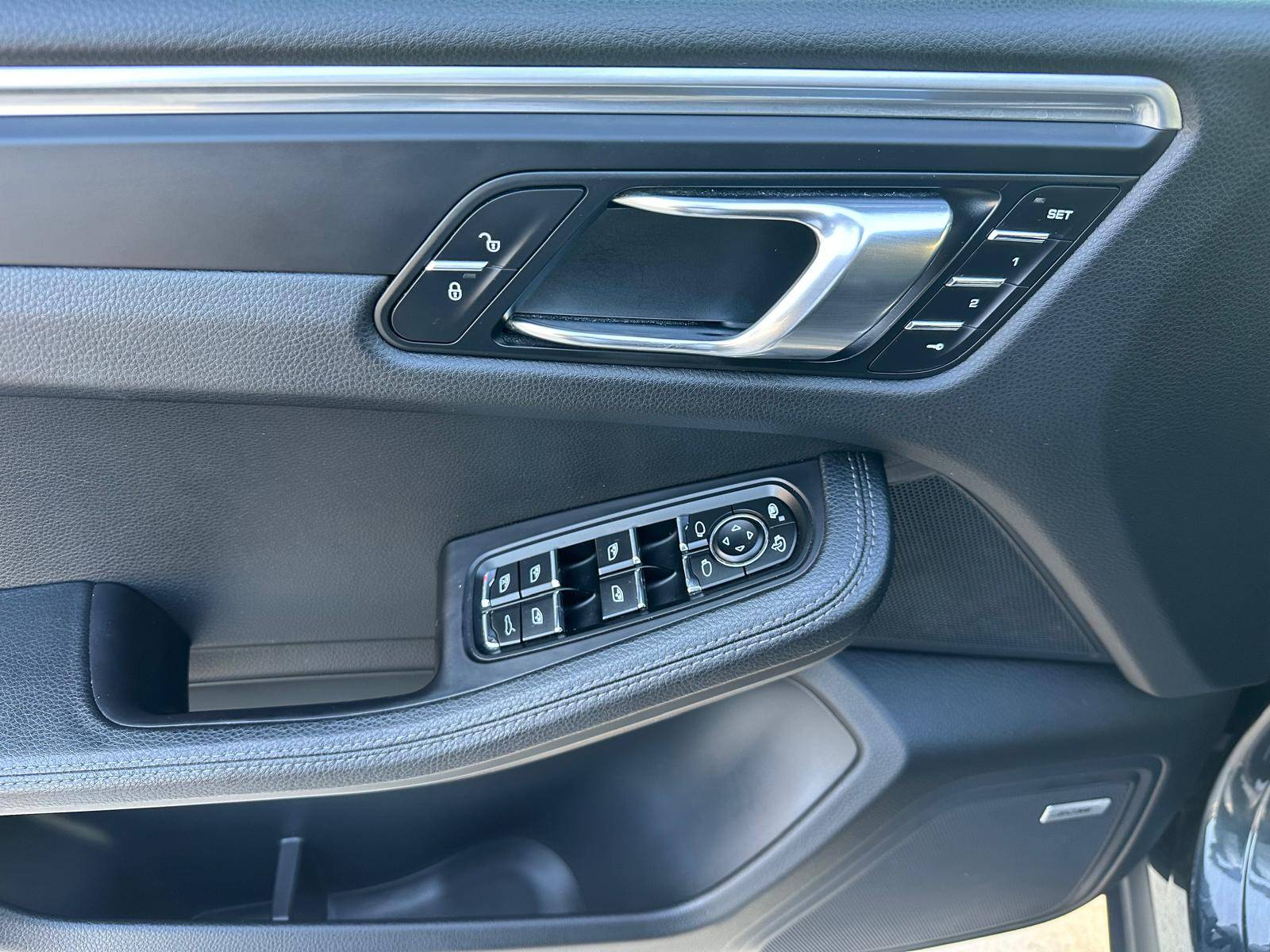 /akmautomotiveltd/2017-Porsche-Macan-216261056042238.jpg