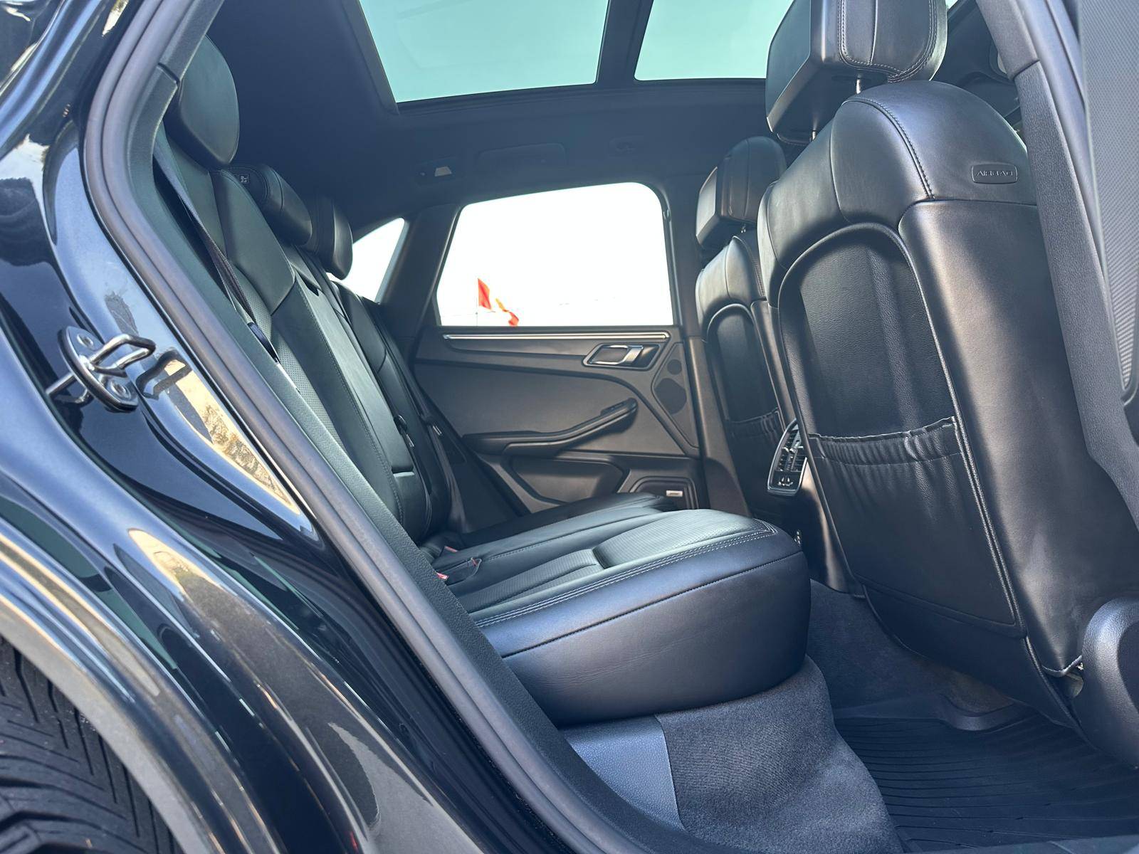 /akmautomotiveltd/2017-Porsche-Macan-26842152035241407.jpg