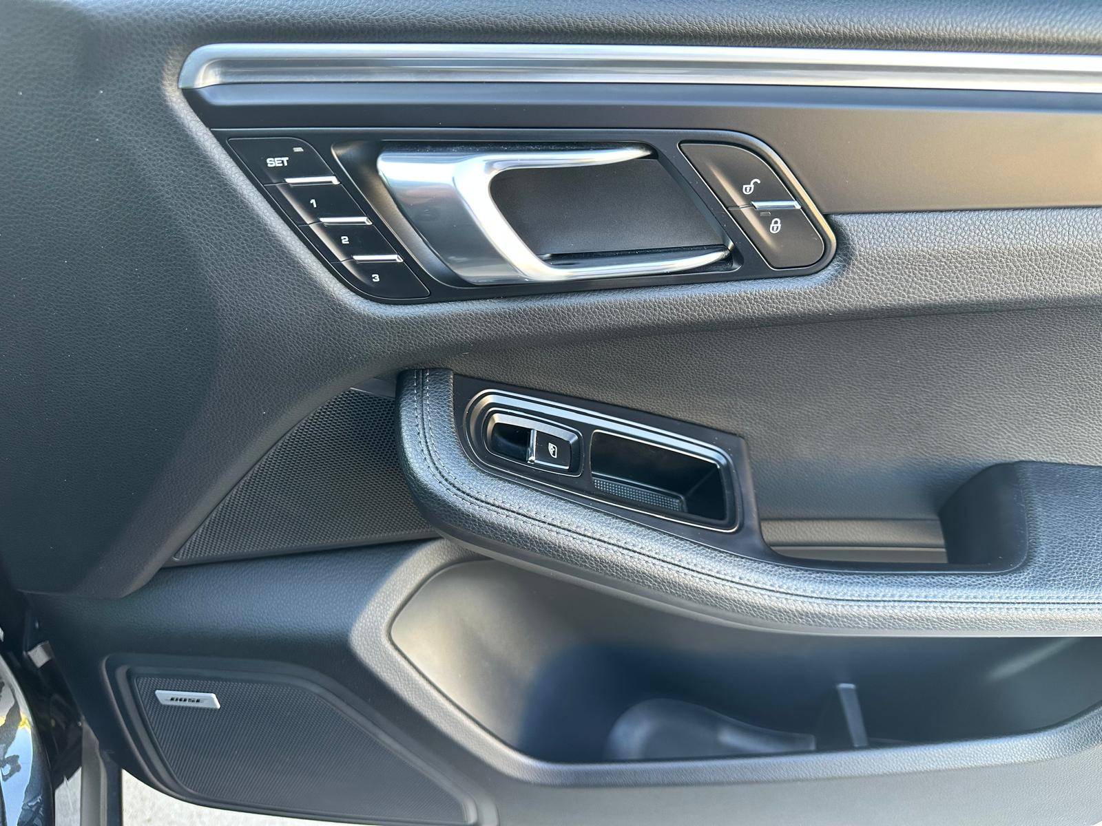 /akmautomotiveltd/2017-Porsche-Macan-34584401872053405.jpg