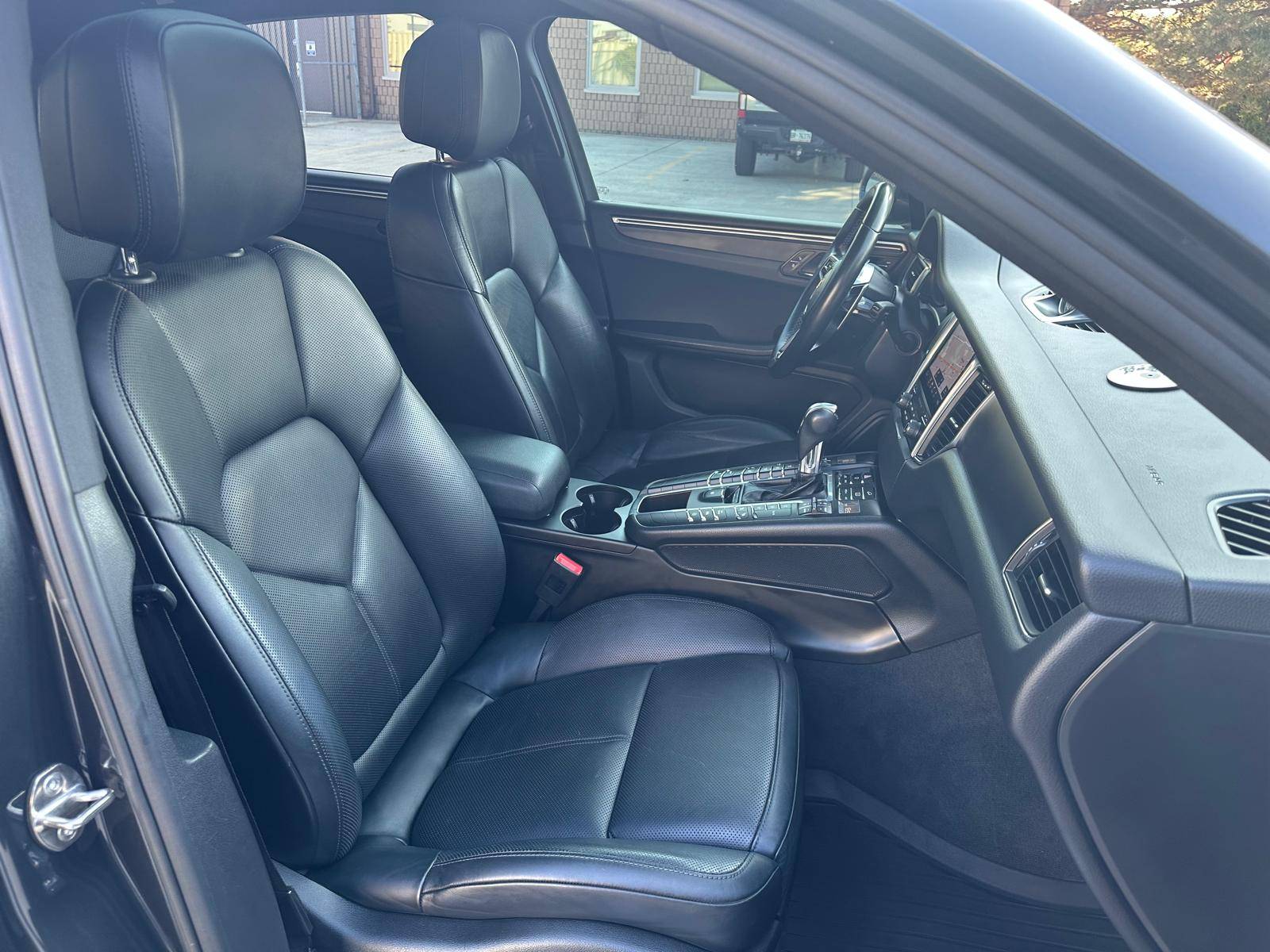 /akmautomotiveltd/2017-Porsche-Macan-36423288580997615.jpg