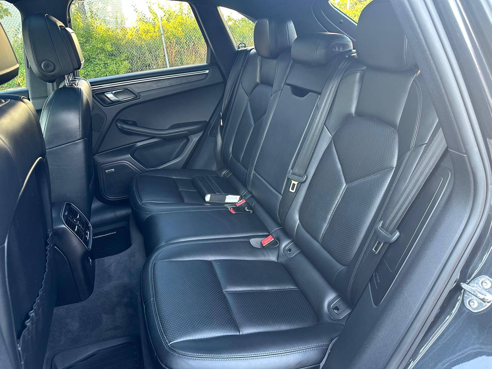 /akmautomotiveltd/2017-Porsche-Macan-6469047411373872.jpg