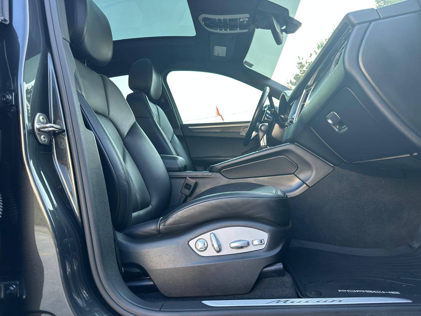 /akmautomotiveltd/2017-Porsche-Macan-8901371069392523.jpg