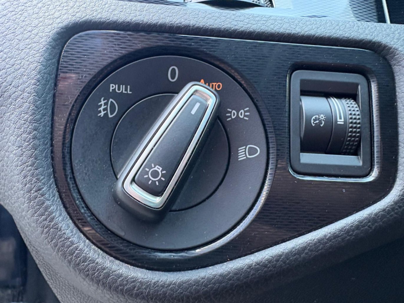 /akmautomotiveltd/2017-Volkswagen-GolfGTI-8552805336728488.jpg