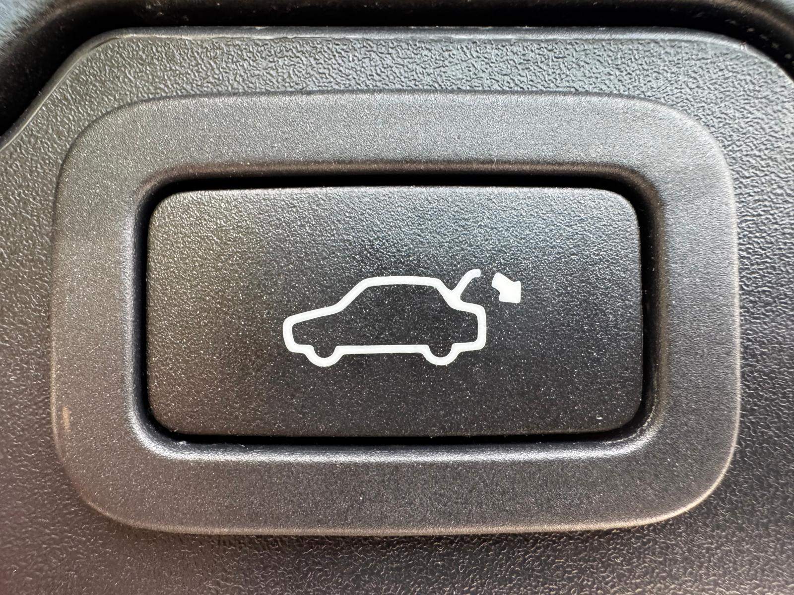 /akmautomotiveltd/2018-LandRover-RangeRover-5998622070354138.jpg