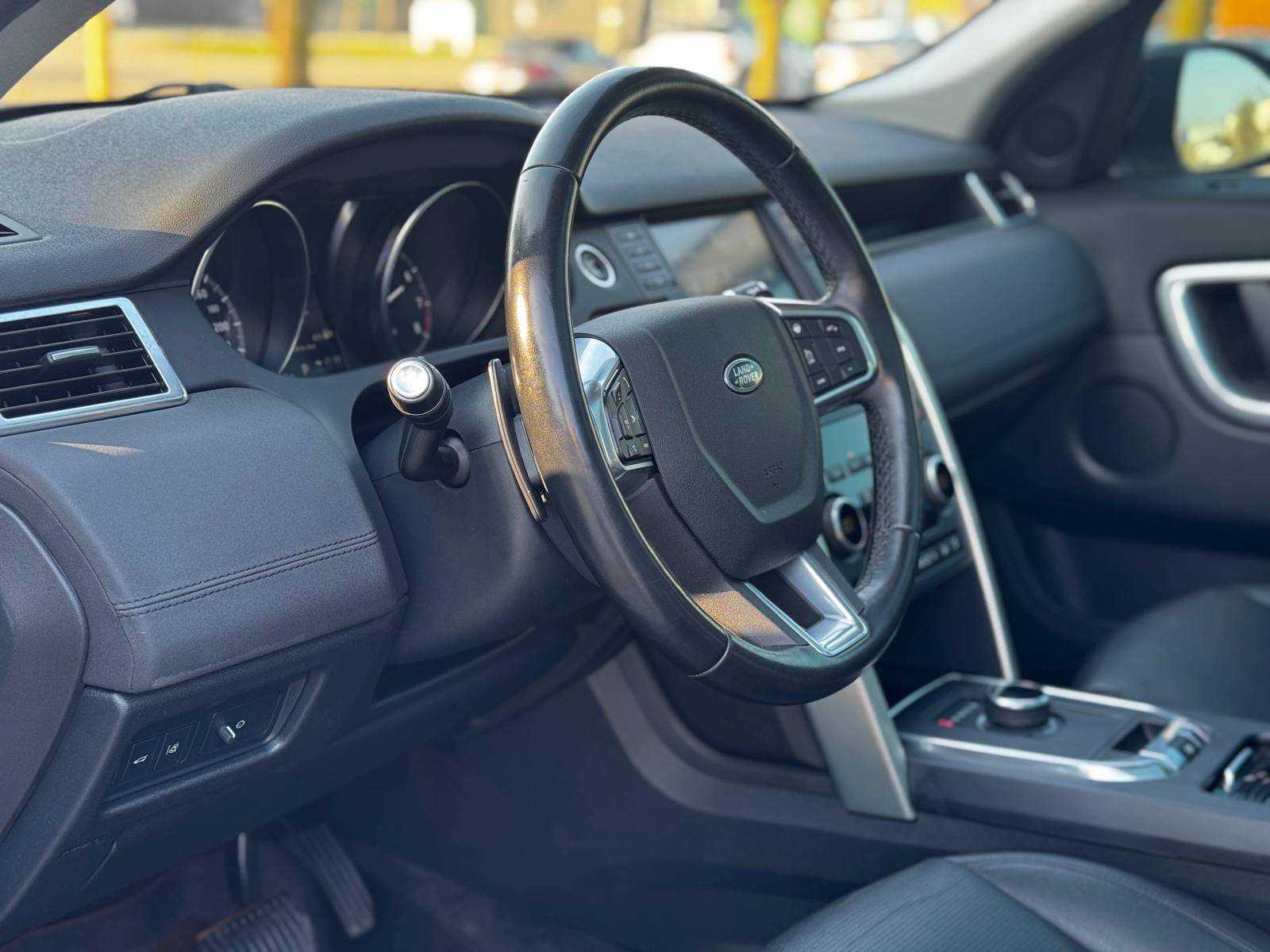 /akmautomotiveltd/2019-LandRover-DiscoverySport-15488053449985006.jpg