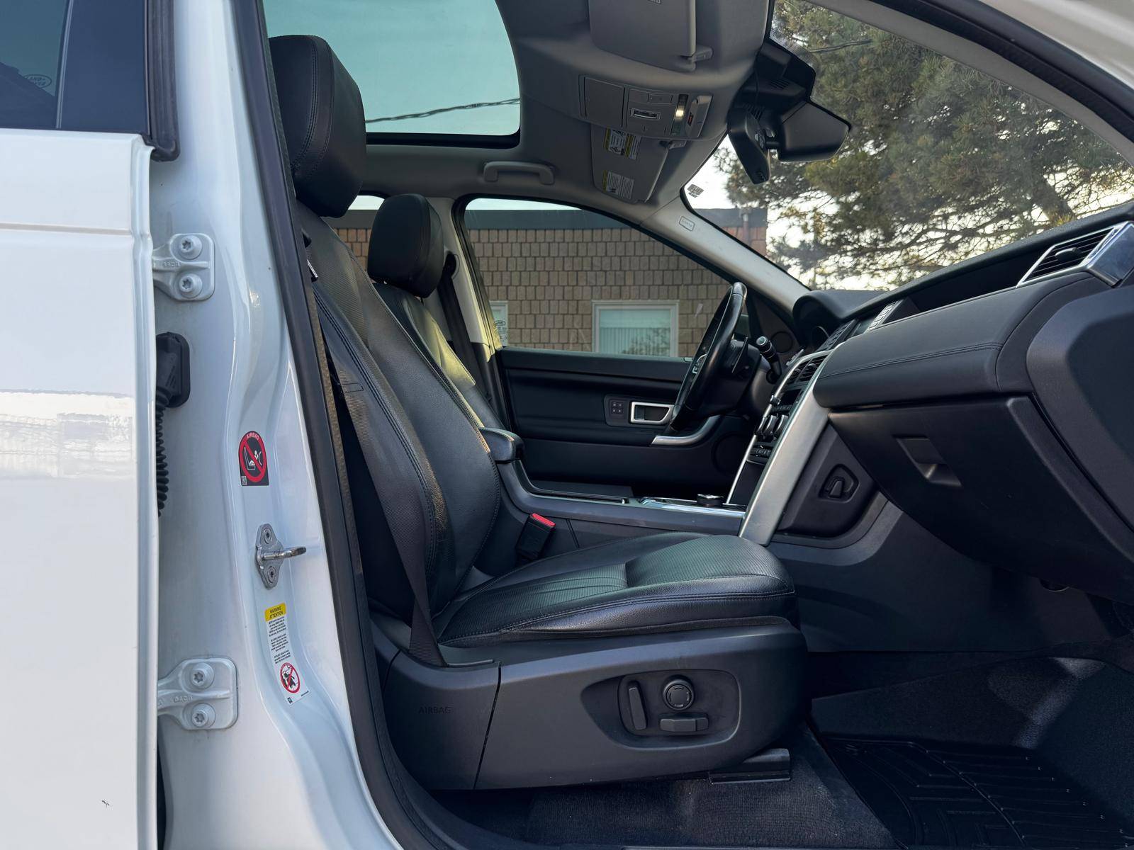 /akmautomotiveltd/2019-LandRover-DiscoverySport-46232379146325364.jpg