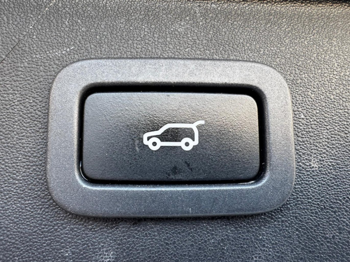 /akmautomotiveltd/2019-LandRover-DiscoverySport-6921789957718332.jpg