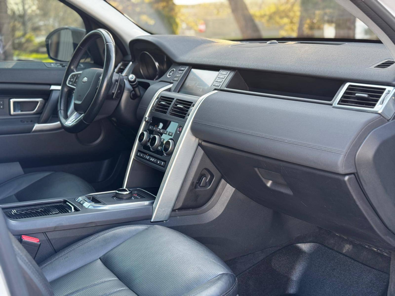 /akmautomotiveltd/2019-LandRover-DiscoverySport-6937462213320458.jpg