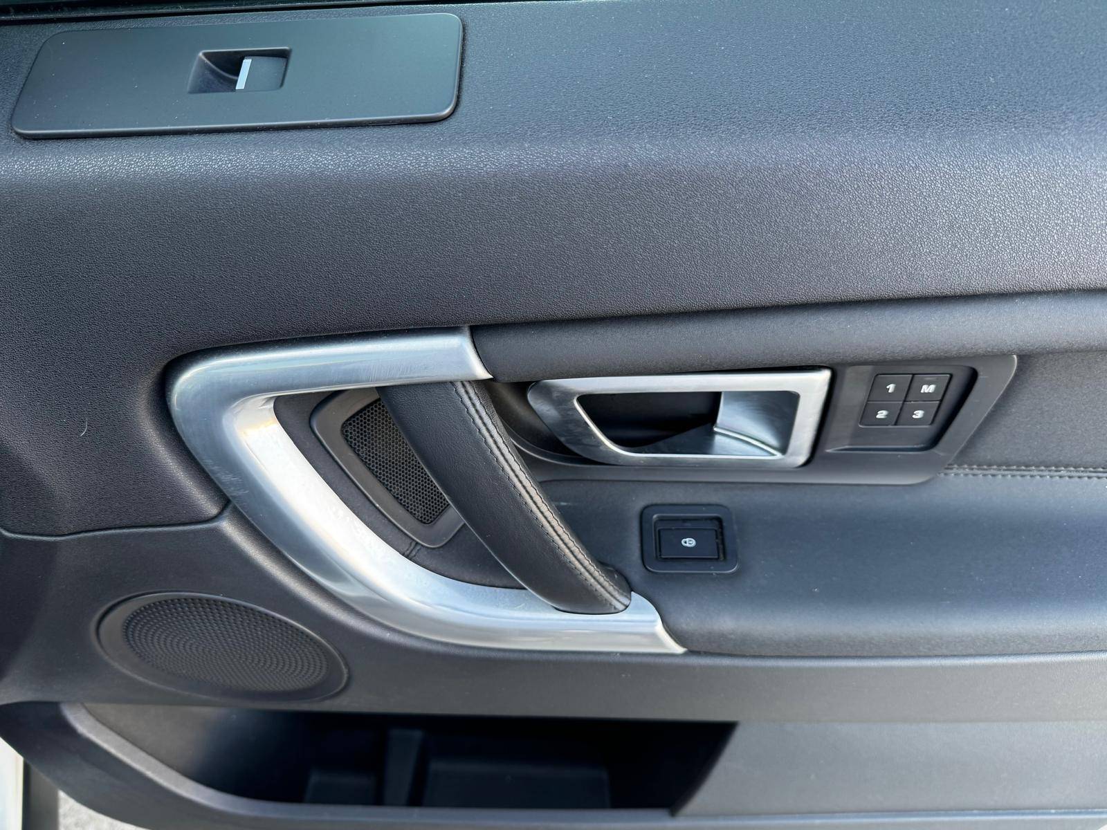 /akmautomotiveltd/2019-LandRover-DiscoverySport-8669401670172543.jpg
