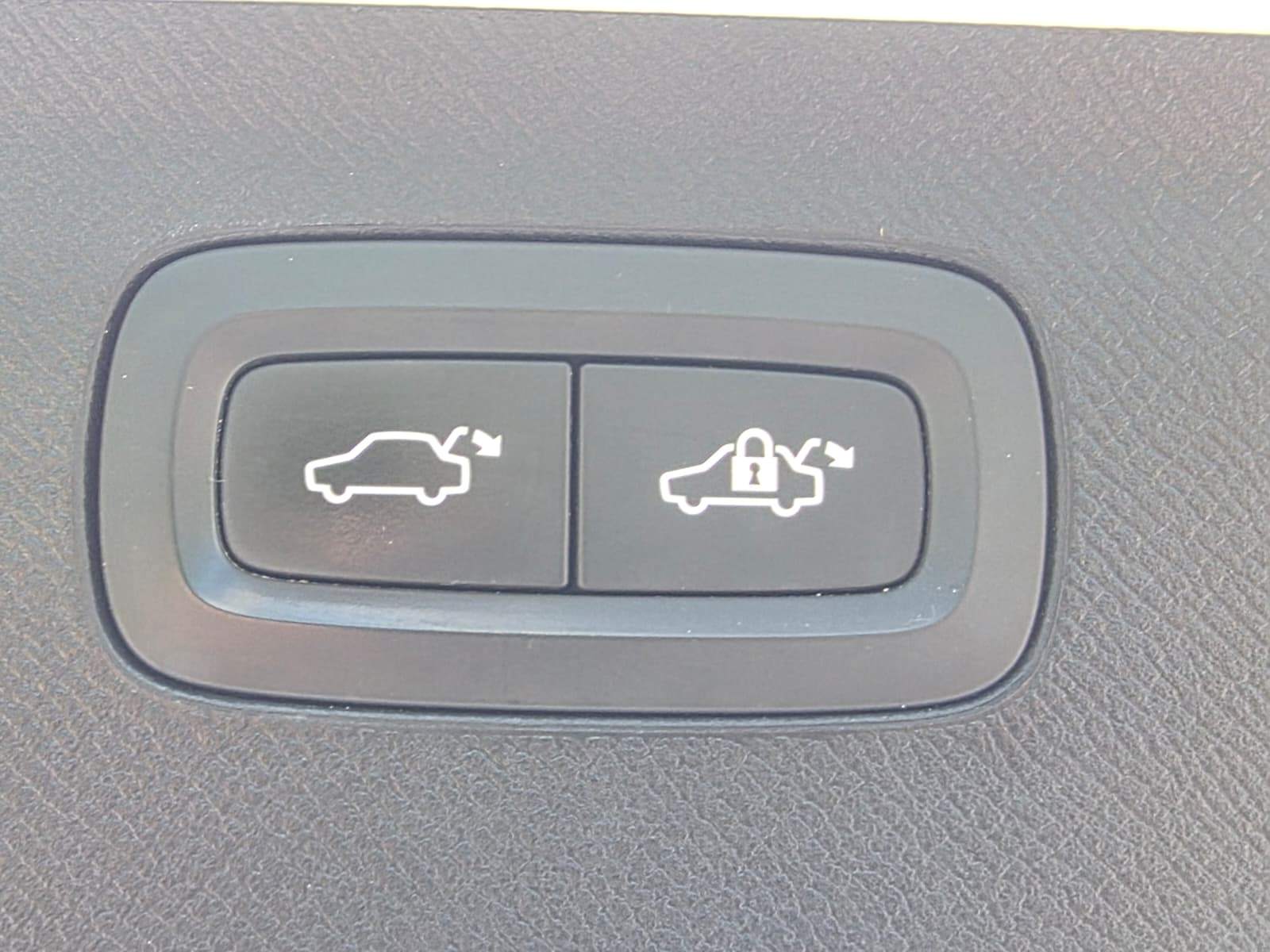 /akmautomotiveltd/2019-Volvo-XC90-4370940743817504.jpg